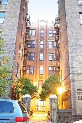 Sold by Momentum Real Estate LLC | media 26