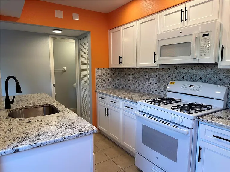 824 Padua Ln — Photo 9