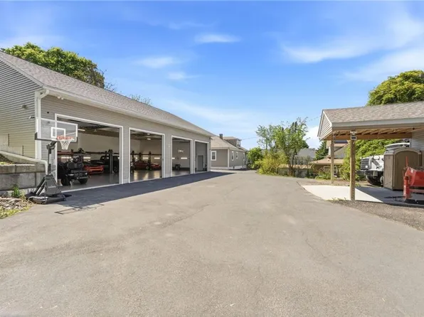 19 Curry Rd, Cranston, RI 02920