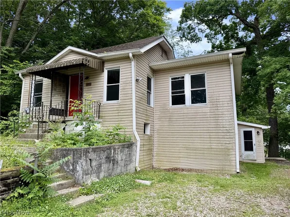 2618 Adams St, Lakemore, OH 44250