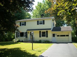 28 Bella Dr, Penfield, NY 14526