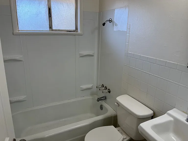 2722-2724 W Peninsula Dr — Photo 9