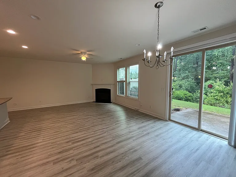 311 Alamosa Pl — Photo 2