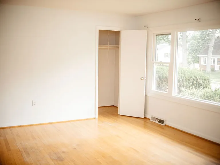 425 Spring Dr — Photo 9