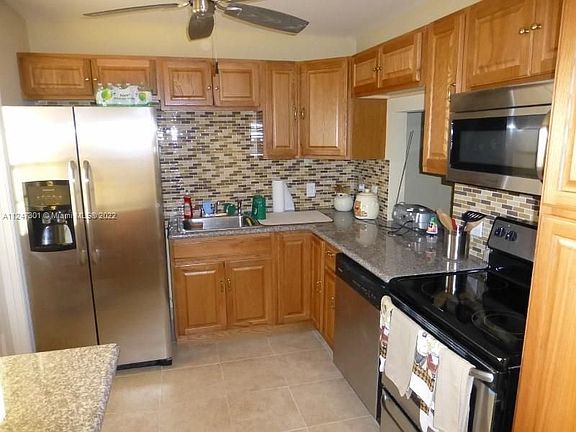 3rd image of 604 NE 2nd St APT 326