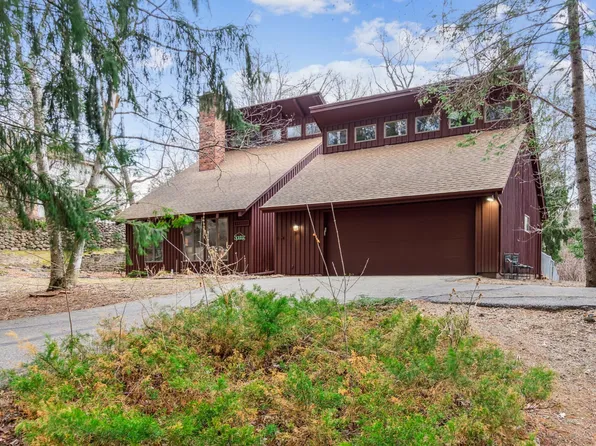 15700 White Pine Dr, Wayzata, MN 55391