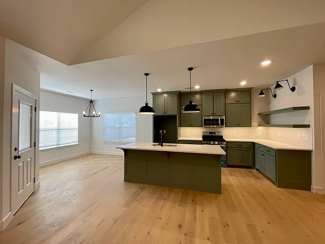 1013 Parker Lane - 1 — Photo 2