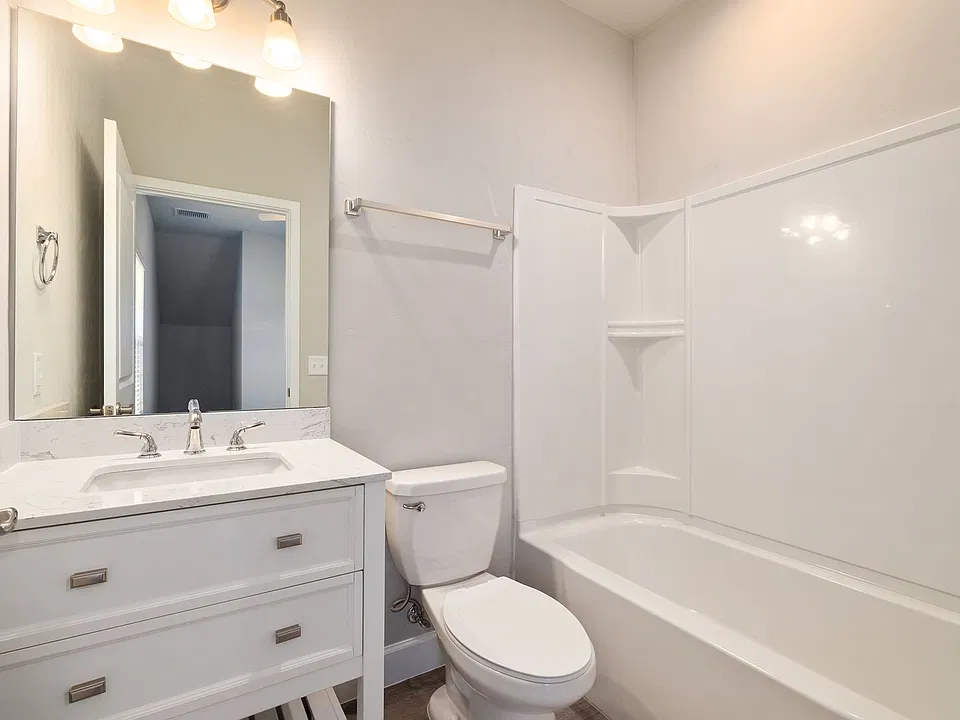 622 NW 3rd Ave #2