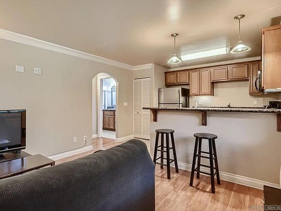 3rd image of 800 N Mollison N Unit 3