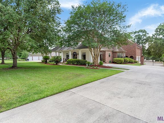 4th image of 18755 Bienville Ct