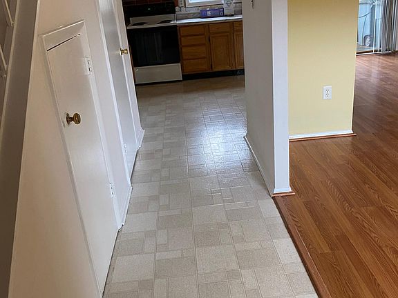 4th image of 1021 Knight Ln