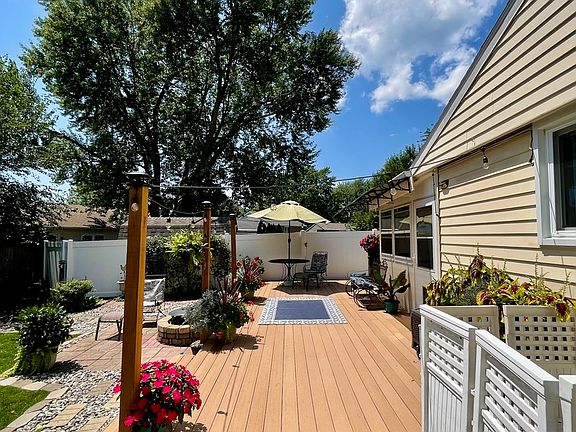3rd image of 122 Meadows Ct