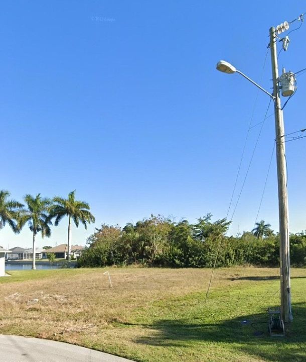 1st image of 401 NE 21st Ave