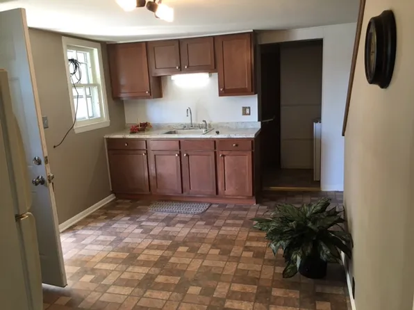 1 bed, 1.0 bath, 650 sqft, $1,050, 31 S Main St #B, Oconomowoc, WI 53066