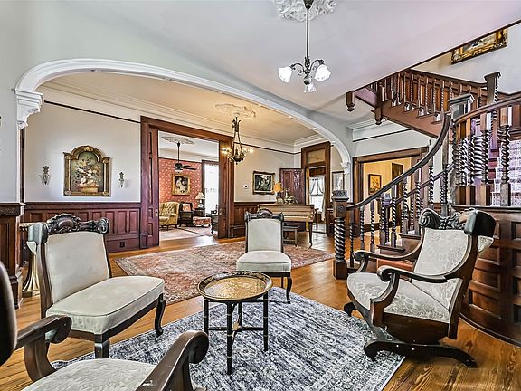 5th image of 1021 35th St