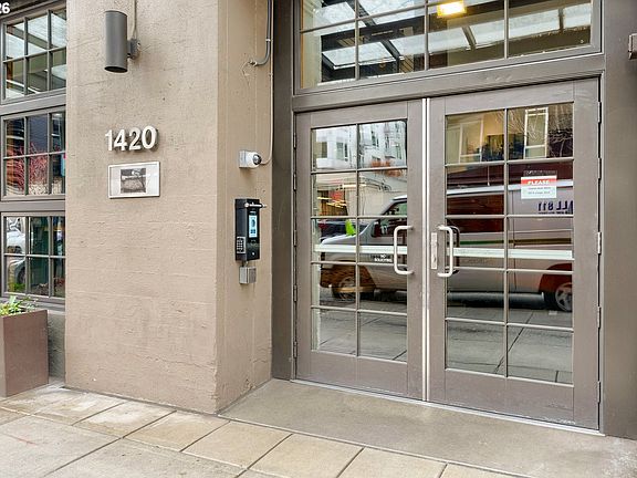 2nd image of 1420 NW Lovejoy St APT 523