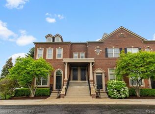 29426 Glen Oaks Blvd W, Farmington, MI 48334