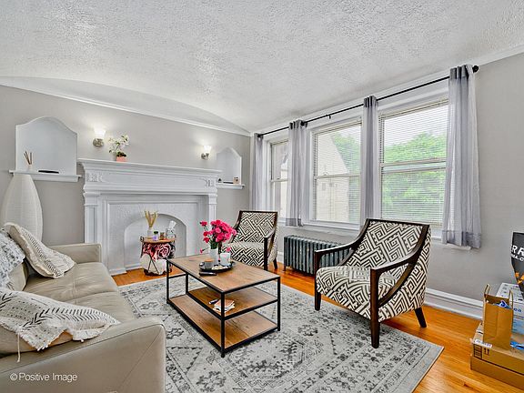 3rd image of 5539 N Sawyer Ave