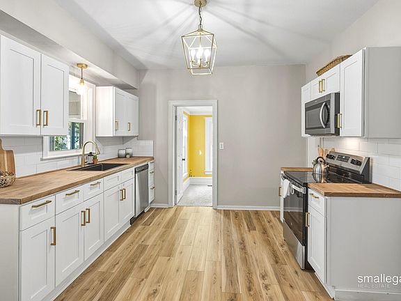2nd image of 433 Leonard St NE