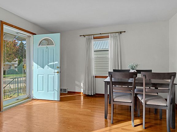 3rd image of 427 La Salle Ave