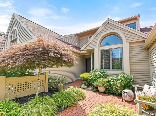7 Wainwright Rd Unit 113, Winchester, MA 01890