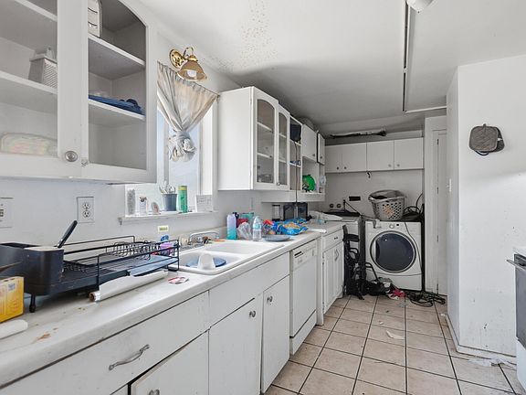 3rd image of 1025 Muriel St NE