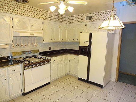 5th image of 2616 N Winnebago St