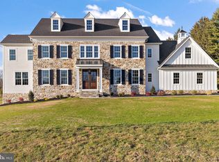 2 Red Barn Ln, Malvern, PA 19355