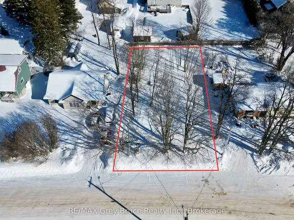 15 Tackabury St, Northern Bruce Peninsula, ON N0H 1W0