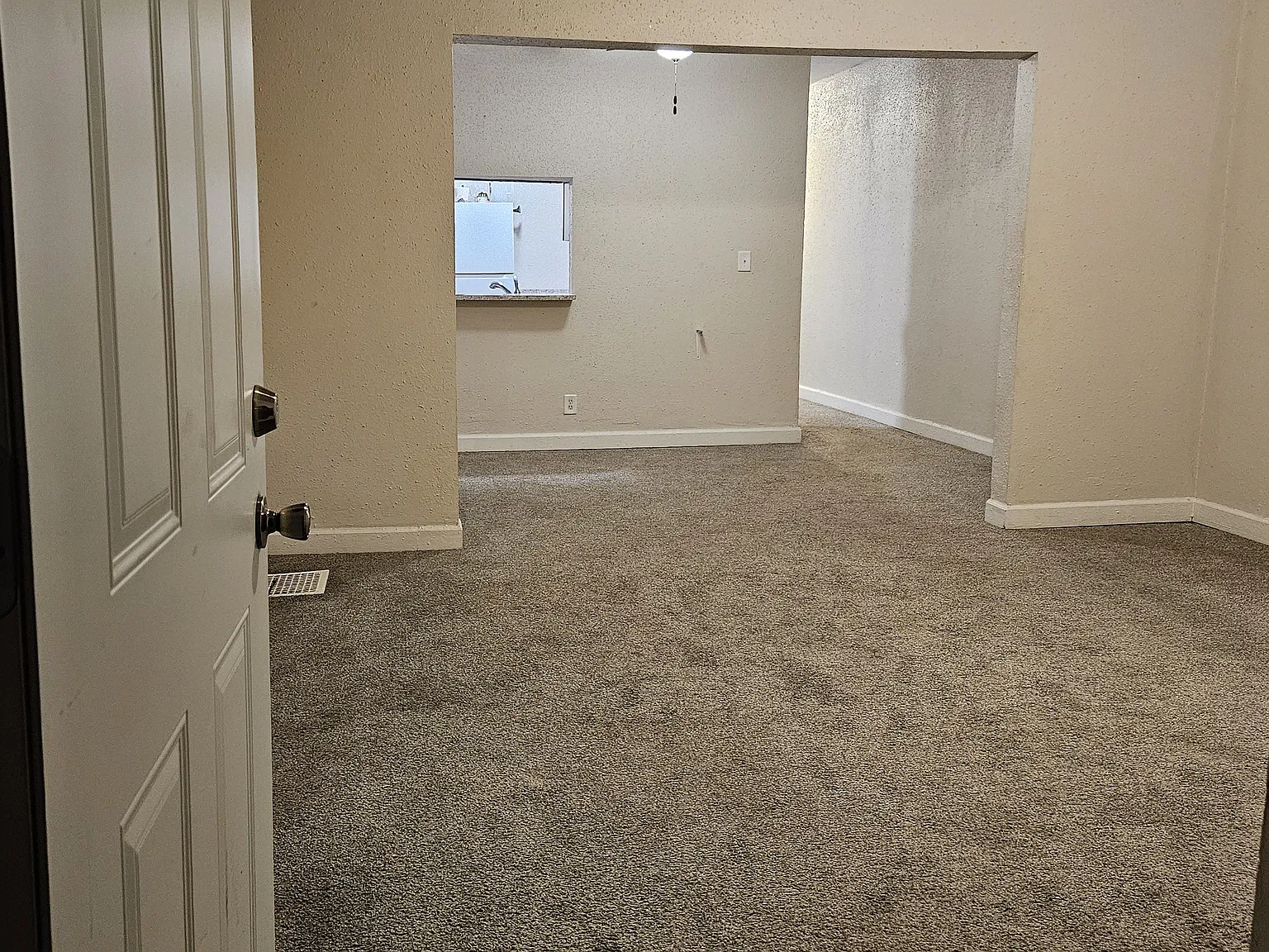 2 bed, 914 sqft, $995 — Photo 3