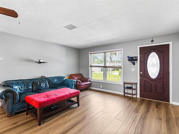 5th image of 415 MAPLEWOOD CIRCLE