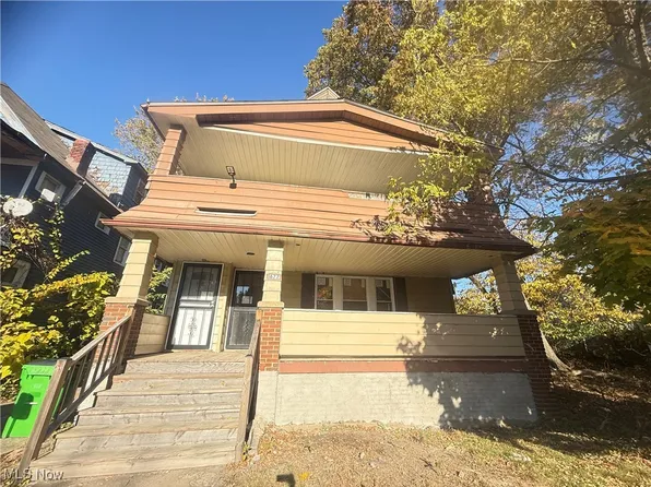 1677 Cliffview Rd, Cleveland, OH 44112