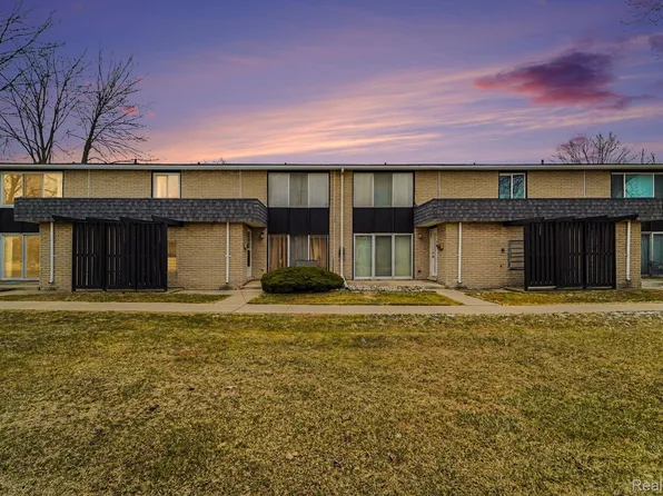 8691 Kennedy Cir Unit 4, Warren, MI 48093