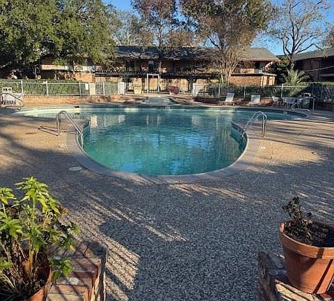 4th image of 7600 Burgoyne Rd Unit 206