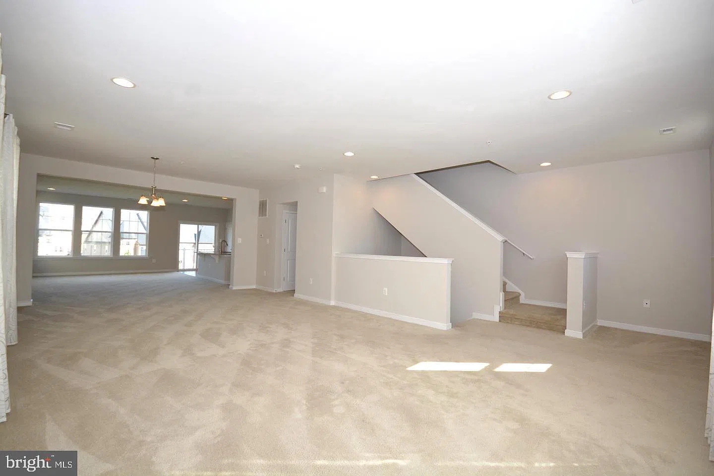 3 bed, 2.5 bath, 2643 sqft, $2,900 — Photo 4