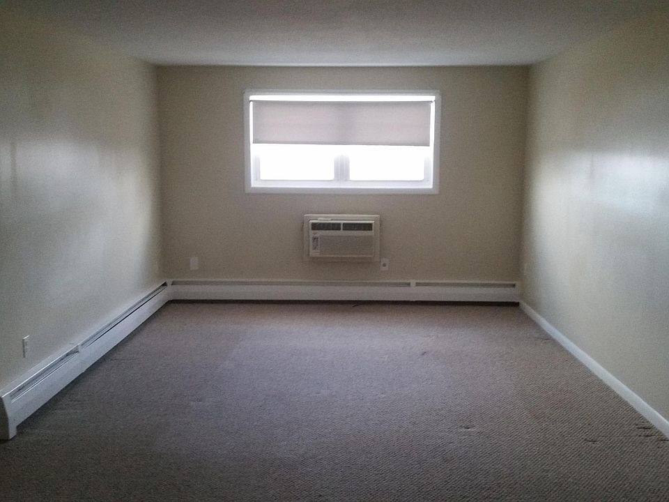 2nd image of 76 Goldthwaite Rd APT 12