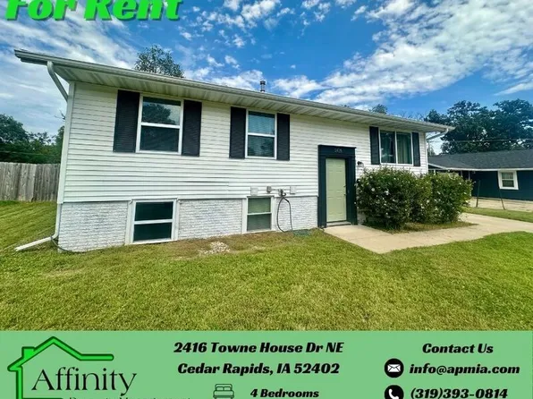 2416 Towne House Dr NE, Cedar Rapids, IA 52402