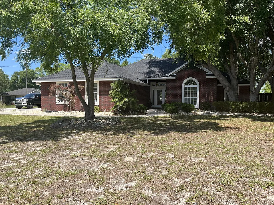 211 SW Ainsley Gln