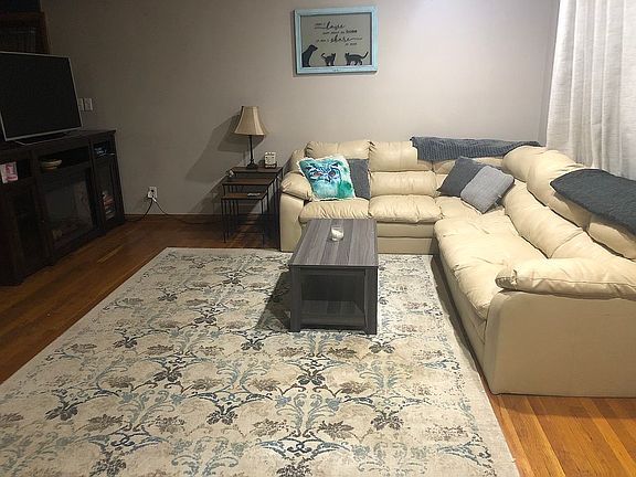 3rd image of 1116 Sunset Dr