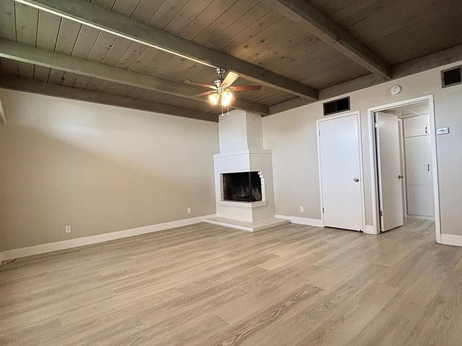 3 bed, 1700 sqft, $2,025 — Photo 2