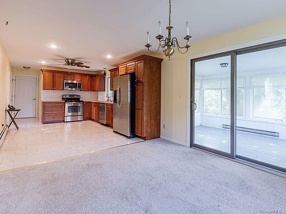 4th image of 6 Victoria Dr