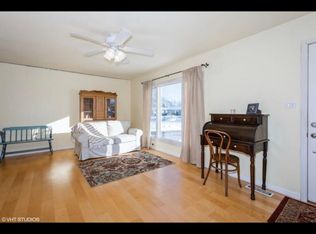 523 Cherokee Ct, Carol Stream, IL 60188