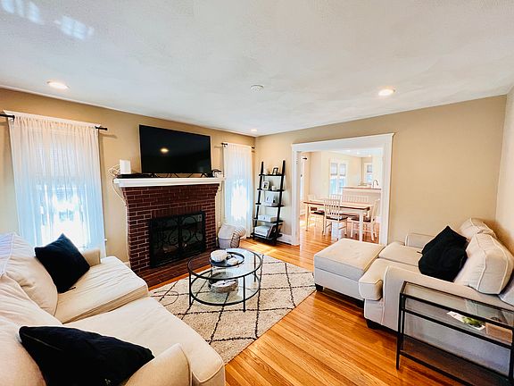 4th image of 162 W Elm Ave #162