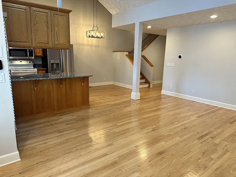 330 E College St — Photo 6