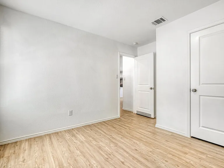 7102 Satellite Dr — Photo 29