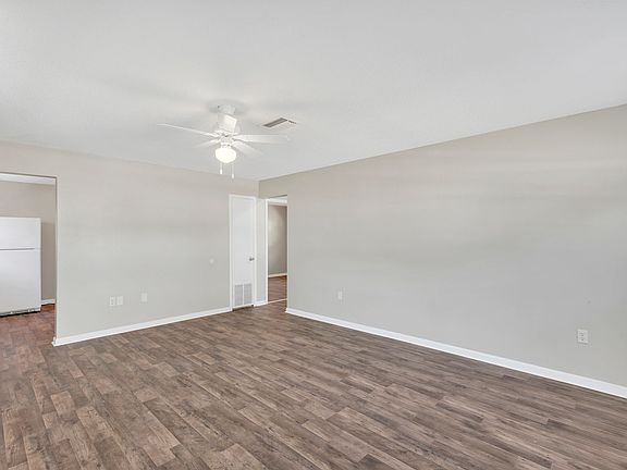 2nd image of 118 Avenue B SE