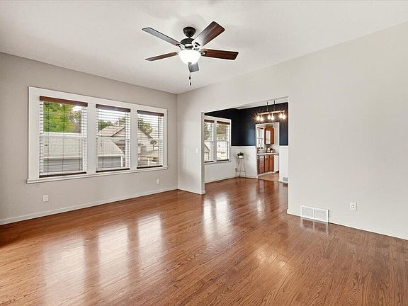 5th image of 614 Curtis St