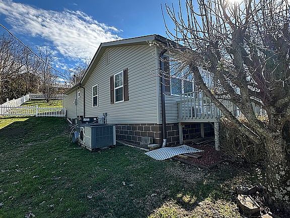 5th image of 322 Leonard St