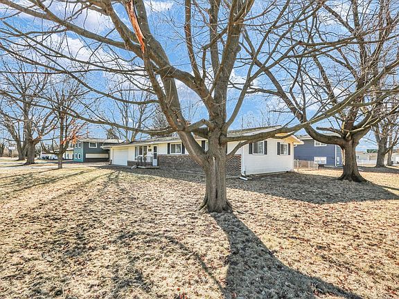 3rd image of 209 W Strong St