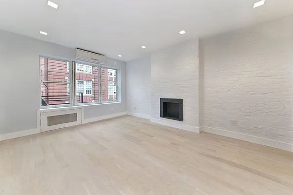 Rented by Town Residential | media 3